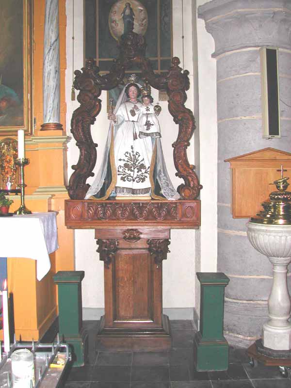 Restauratie van het beeld en de baldakijn.